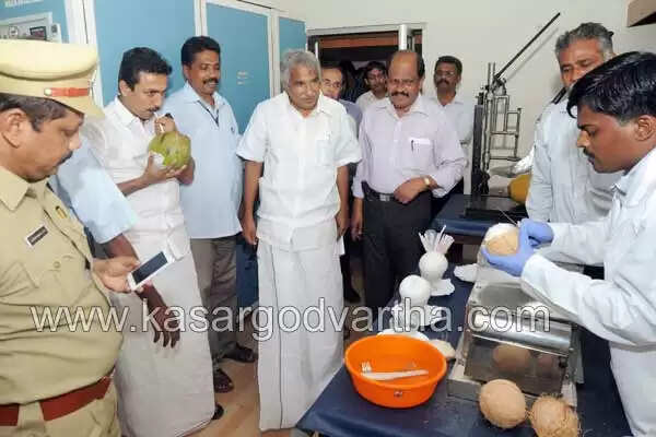 തെങ്ങില് നിന്നും നീരാ ഉല്പ്പാദിപ്പിക്കാന് പദ്ധതി - മുഖ്യമന്ത്രി