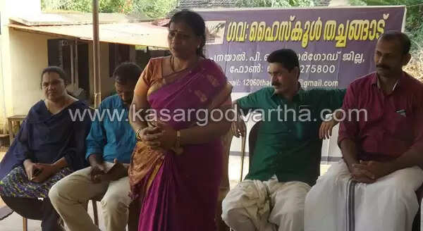 ഈ സ്കൂളിലെ വിദ്യാര്ത്ഥികള് രക്ഷിതാക്കളെ കമ്പ്യൂട്ടര് പഠിപ്പിക്കും