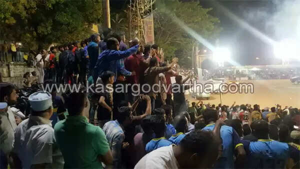 യൂസുഫ് പത്താന് കാസര്കോട്ടെത്തി; ആവേശത്തോടെ ആരാധകര്