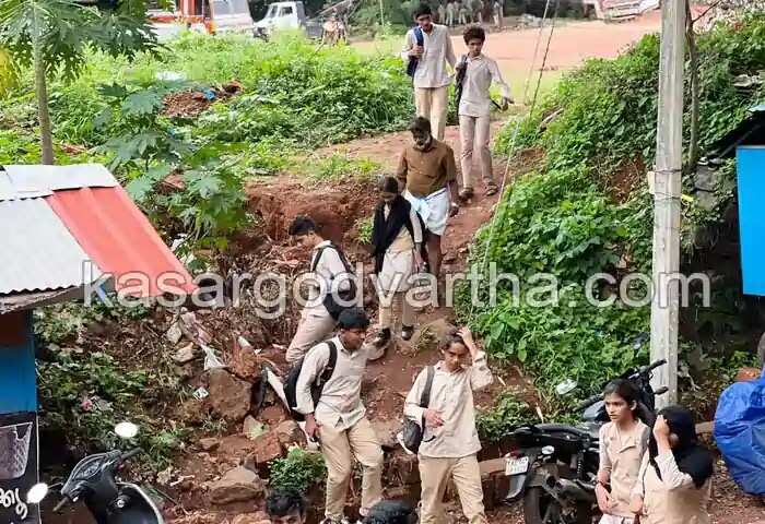 Footpath | കുമ്പള സ്കൂള് റോഡില് നിന്ന് മൈതാനം വഴി സര്കാര് സ്ഥാപനങ്ങളിലേക്ക് നടപ്പാത വേണമെന്ന് ആവശ്യം; പ്രതീക്ഷയോടെ ജനങ്ങള്