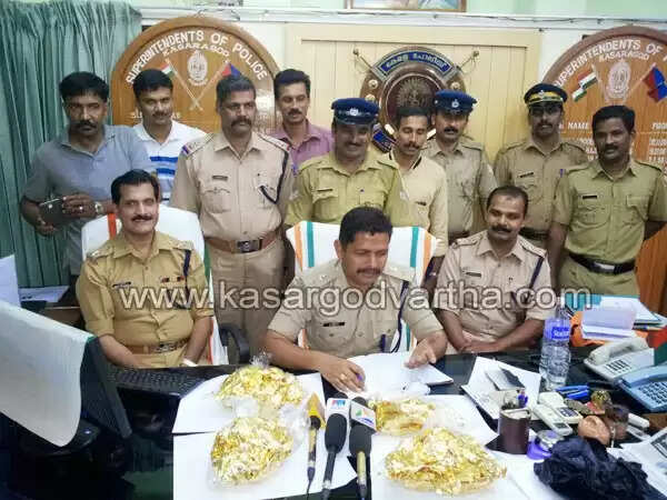 ആദൂരില് വന് സ്വര്ണവേട്ട: ബസില് കടത്തുകയായിരുന്ന 1.290 കിലോ സ്വര്ണവുമായി 2 പേര് അറസ്റ്റില്