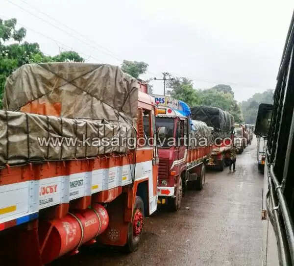 ട്രെയിനില് റാഗിംങ്, റോഡില് കുരുക്ക്; മംഗലാപുരത്തേക്കുള്ള വിദ്യാര്ത്ഥികളും രോഗികളും ദുരിതത്തില്