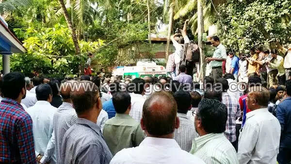 ഡോ. ഇര്ഷാദിന്റെ മൃതദേഹം വീട്ടിലെത്തിച്ചു, ഒരു നോക്കുകാണാന് വന് ജനാവലി