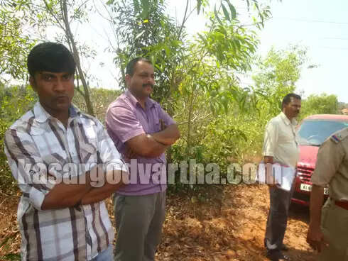 യുവതികളെ ഉപയോഗിച്ച് ബ്ലാക്ക്മെയിലിംഗ് ; മേല്പ്പറമ്പിലെ ബ്രോക്കറെ തിരയുന്നു