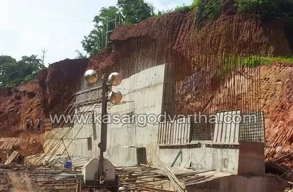 ദുരിത പര്വ്വം താണ്ടി ചന്ദ്രഗിരി യാത്ര; കരാര് ഏറ്റെടുത്തവര്ക്ക് കുലുക്കമില്ല, ഒപ്പം അധികൃതര്ക്കും