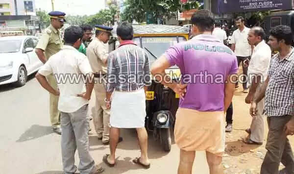 മോട്ടോര് വാഹന പണിമുടക്ക് പൂര്ണം; യാത്രക്കാര് വലഞ്ഞു