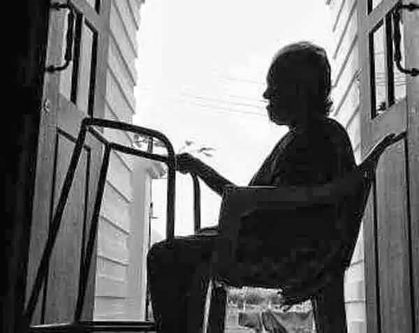 മാതാപിതാക്കളെ പരിപാലിച്ചില്ലെങ്കില് സ്വത്ത് തിരികെ നല്കണം