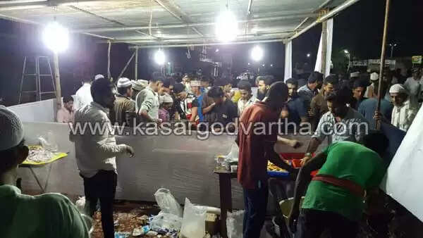 27 ാം രാവില് പ്രാര്ത്ഥനാനിരതരായി വിശ്വാസികള്; സിയാറത്തിനും മറ്റുമായി എത്തിയത് ആയിരങ്ങള്