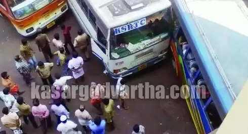 മൂന്ന് ബസുകള് കൂട്ടിയിടിച്ചു