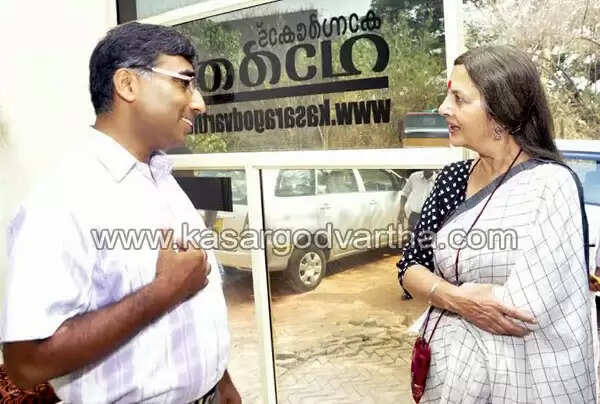 പ്രൊഫ. മുഹമ്മദ് സുലൈമാനും വൃന്ദ കാരാട്ടും കാസര്കോട് വാര്ത്ത സന്ദര്ശിച്ചു