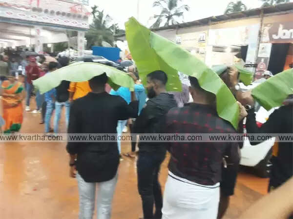 കലയുടെ പെരുങ്കളിയാട്ടത്തിന് മഴയോടെ സമാപനം; കലോത്സവങ്ങളില് മാത്രമല്ല അക്കാദമിക് രംഗത്തും ജനകീയത കൈവരിക്കണമെന്ന് മന്ത്രി സി രവീന്ദ്രനാഥ്, അടുത്ത വര്ഷത്തെ കലോത്സവം കൊല്ലം ജില്ലയില്