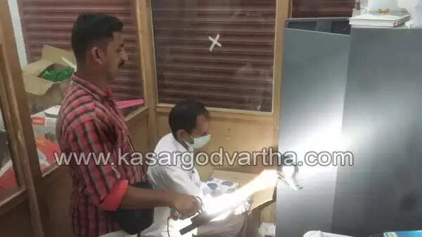 പൊയിനാച്ചിയില് സൂപ്പര്മാര്ക്കറ്റില് വന് കവര്ച്ച; 2 ലക്ഷം രൂപ കവര്ന്നതായി സൂചന