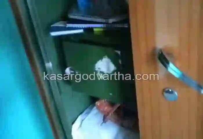 Theft Attempt | പട്ടാപ്പകല് വീട് കുത്തിത്തുറന്ന് മോഷണ ശ്രമം; ഇതേ വീട്ടില് മൂന്നാമത്തെ സംഭവം; 35 പവന് സ്വര്ണാഭരണങ്ങളും 50,000 രൂപയും നഷ്ടപ്പെട്ട മുമ്പത്തെ കവര്ചയ്ക്ക് ഇതുവരെയും തുമ്പായില്ല