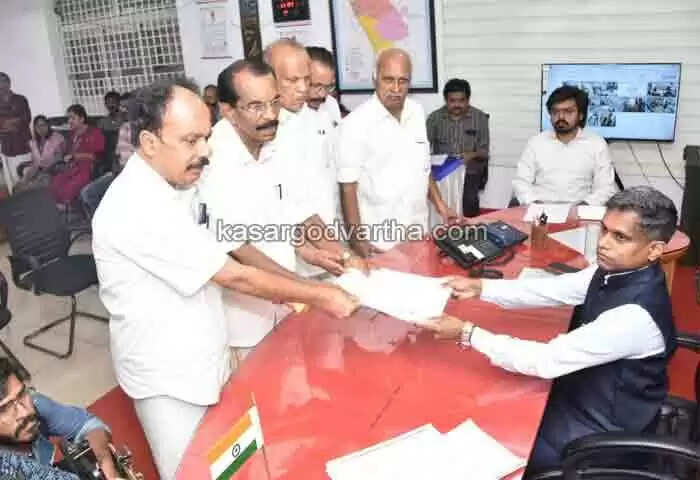 Protest | ക്രമം തെറ്റിച്ച് നാമനിര്ദേശ പത്രിക സമര്പിക്കാന് എല്ഡിഎഫ് സ്ഥാനാര്ഥിക്ക് അവസരം നല്കിയെന്ന് ആരോപിച്ച് കലക്ട്രേറ്റില് രാജ്മോഹന് ഉണ്ണിത്താന് എംപിയുടെ കുത്തിയിരിപ്പ് പ്രതിഷേധം