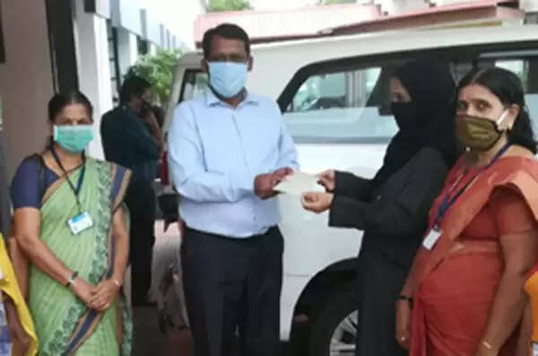 മുഖ്യമന്ത്രിയുടെ ദുരിതാശ്വാസ നിധിയിലേക്ക് സഹായവുമായി അങ്കണ്വാടി ജീവനക്കാര്