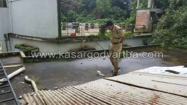 സര്ക്കാര് ഉദ്യോഗസ്ഥന്റെ മരണത്തില് സംശയമെന്ന് ബന്ധുക്കള്; മൃതദേഹം പരിയാരത്തേക്ക് മാറ്റി