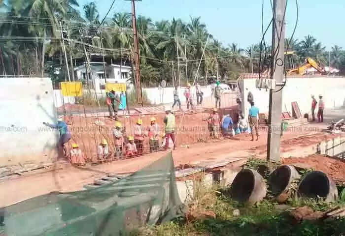 Road Closed | ദേശീയപാത വികസനം: പെറുവാഡ് ബസ് സ്റ്റോപിലേക്കുള്ള വഴി കൊട്ടിയടച്ചു; പ്രദേശവാസികൾ ദുരിതത്തില്