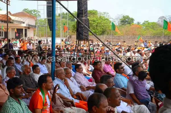 കൊടുങ്കാറ്റായി മോഡി; ആവേശത്തേരിലേറി അണികള്