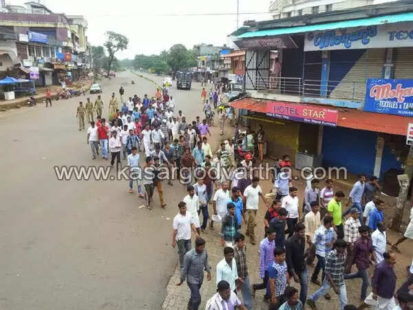 കുമ്പളയിലെ സി.പി.എം പ്രവര്ത്തകന്റെ കൊല: ഹര്ത്താല് പൂര്ണം, വിവിധ സ്ഥലങ്ങളില് പ്രകടനങ്ങള്