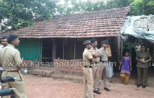 കണ്ണീരണിഞ്ഞ് അഡൂര് ഗ്രാമം; കൂട്ട ആത്മഹത്യ നടന്ന വീട്ടിലേക്ക് ജനം ഒഴുകി, മൃതദേഹങ്ങള് വിദഗ്ദ്ധ പോസ്റ്റുമോര്ട്ടത്തിനായി പരിയാരത്തേക്ക് കൊണ്ടുപോയി