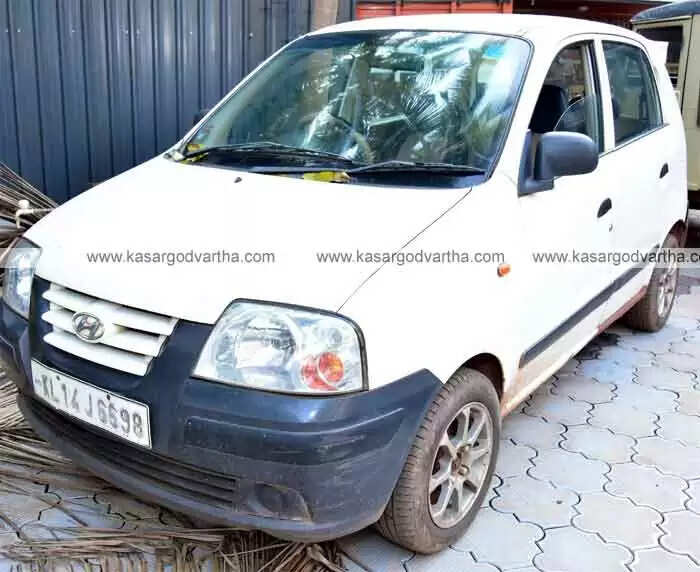 ഗണ്മാന്റെയും ഡ്രൈവറുടെയും സഹായത്തോടെ കാസര്കോട് കലക്ടര് പിടികൂടിയത് രണ്ടര കോടിയുടെ ചന്ദന മുട്ടികള്; പ്രതികള് മിന്നല് വേഗത്തില് മുങ്ങി