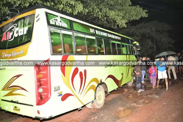 കൂട്ട വാഹനാപകടത്തില് അകപ്പെട്ട രണ്ട് കുട്ടികളെ ബസിനടിയില് നിന്നും കിട്ടിയത് ഏറെ വൈകിയ ശേഷം