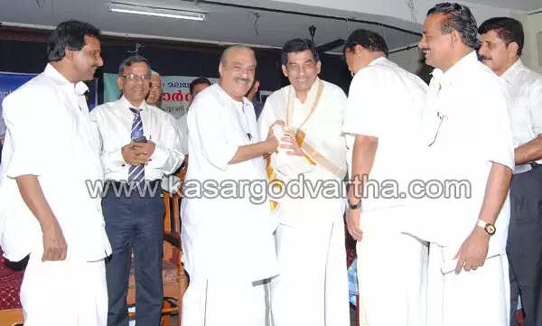 ഗ്ലോബല് ജംസര്വ് അവാര്ഡ് സി.ടി അഹ്മദലിക്ക് സമ്മാനിച്ചു