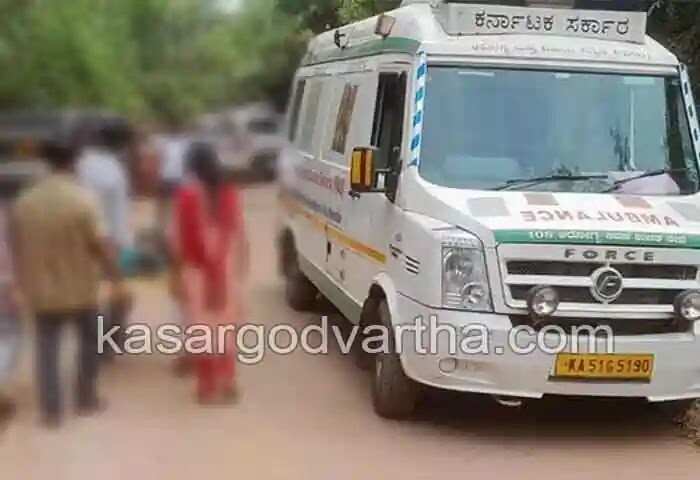 Rescued | 'ദുരാത്മാവ് ബാധിച്ചിട്ടുണ്ടെന്ന് വിശ്വസിച്ച് യുവതിയെ 3 മാസം വീടിന് പുറത്ത് ഇരുട്ടുമുറിയിൽ പൂട്ടിയിട്ടു; കഴിക്കാൻ നൽകിയത് ബിസ്കറ്റും ചായയും മാത്രം'; ഒടുവിൽ ഉദ്യോഗസ്ഥർ രക്ഷപ്പെടുത്തി