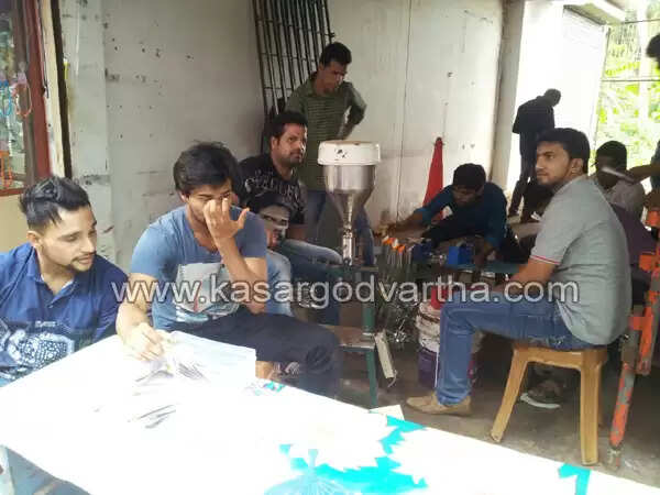 പെരുന്നാളിനെ വരവേല്ക്കാന് മൈലാഞ്ചിയണിഞ്ഞ് മൊഞ്ചത്തികള്