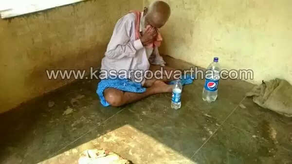 വൃദ്ധപിതാവിനെ വില്ലേജ് ഓഫീസ് വരാന്തയില് ഉപേക്ഷിച്ച് മകന് കടന്നുകളഞ്ഞു