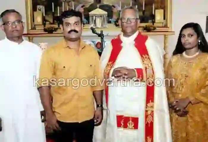 Marriage | ഇതര സഭാ വിവാഹത്തിന് ഹൈകോടതി ഉത്തരവ് വന്നശേഷവും നിശ്ചയിച്ച വിവാഹത്തിന് അനുമതി നിഷേധിച്ചു; പള്ളിക്ക് മുന്നില് വച്ച് മാല ചാര്ത്തി വരനും വധുവും