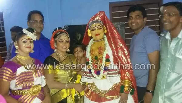 അരങ്ങിലെത്തിയത് ഒരു കുടുംബത്തിലെ 3 പേര്; ആസ്വാദകര്ക്ക് ലഭിച്ചത് അപൂര്വ സൗഭാഗ്യം