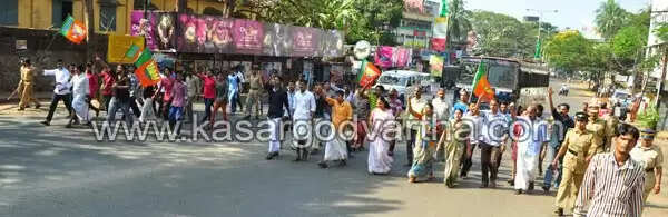 ബി.ജെ.പി. പ്രകടനത്തിനിടെ വാഹനങ്ങള് തടഞ്ഞത് പോലീസുമായി സംഘര്ഷത്തിന് കാരണമായി