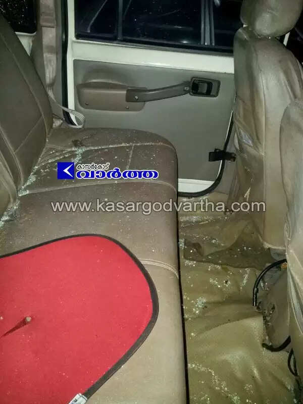 ബോവിക്കാനത്തും പൊവ്വലിലും സംഘര്ഷം; കടകളും വാഹനങ്ങളും തകര്ത്തു; ആരിക്കാടിയില് റോഡ് ഉപരോധം