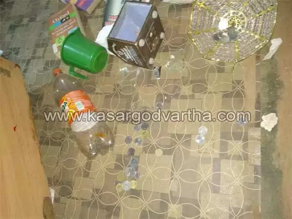 ട്യൂഷന് സെന്ററിനു നേരെ സംഘ്പരിവാര് ആക്രമണം; ഇരിപ്പിടവും മറ്റും നശിപ്പിച്ചു, മഹാത്മാ ഗാന്ധിയുടെ ഫോട്ടോയും ഇന്ത്യന് പതാകയും തീവെച്ച് നശിപ്പിച്ചു