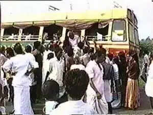 റോഡു മുറിച്ചുകടക്കാന് ശ്രമിക്കുന്നതിനിടയില് വിദ്യാര്ത്ഥിയെ ബസിടിച്ചു