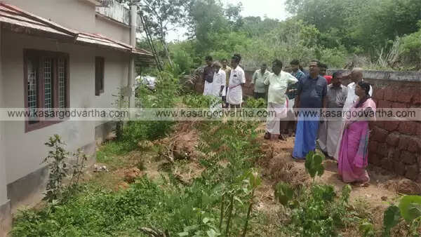 മോഡിയുടെ രണ്ടാം ബി ജെ പി സര്ക്കാര് അധികാരമേറ്റതിന്റെ ആഹ്ലാദ പ്രകടനത്തിനിടെ ബി ജെ പി- സി പി എം സംഘര്ഷം, ബി ജെ പി പ്രാദേശിക നേതാക്കള് ആശുപത്രിയില്, പിന്നാലെ സി പി എം ഏരിയാ കമ്മിറ്റി അംഗത്തിന്റെ വീടിനു നേരെ ബോംബേറ്
