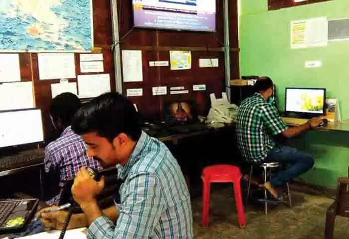 Security | ശബരിമല തീര്ഥാടകര്ക്കിടയില് തെറ്റിദ്ധാരണ പരത്തുന്ന സന്ദേശങ്ങള്ക്ക് തടയിടും; തിരക്കിൻറെ വിവരങ്ങൾ അപ്പപ്പോൾ അറിയാം; പമ്പയിലും നിലയ്ക്കും സന്നിധാനത്തും എമര്ജന്സി ഓപറേഷന് സെന്ററുകള് പ്രവര്ത്തനം തുടങ്ങി