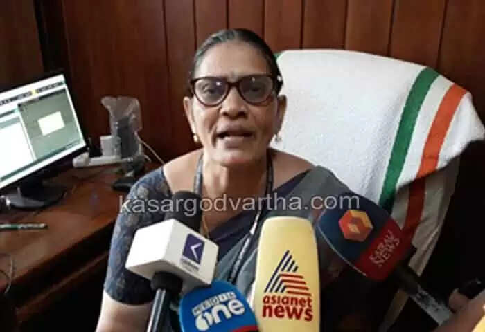 Protest | കുടിവെള്ള പ്രശ്നത്തിൽ പരാതി പറയാനെത്തിയ വിദ്യാർഥികളെ പ്രിൻസിപൽ ചേംബറിൽ പൂട്ടിയിട്ടതായി ആരോപണം; കാസർകോട് ഗവ. കോളജിൽ ഉപരോധവുമായി എസ്എഫ്ഐ; പുറത്താക്കും വരെ സമരമെന്ന് നേതാക്കൾ