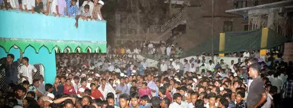 ദേര്ളക്കട്ട കണ്ണീരില് കുതിര്ന്നു; മൈസൂര് അപകടത്തില് മരിച്ചവര്ക്ക് യാത്രാമൊഴി