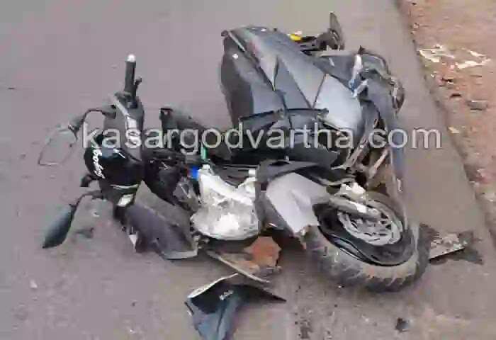 Accident | കാഞ്ഞങ്ങാട്ട് കാറും ബൈകും കൂട്ടിയിടിച്ച് ഒരാള് മരിച്ചു; സഹോദരിയുടെ മകന് ഗുരുതരം; അപകടം വിവാഹം ക്ഷണിക്കാന് പോകുന്നതിനിടെ