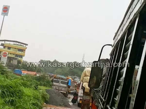ട്രെയിനില് റാഗിംങ്, റോഡില് കുരുക്ക്; മംഗലാപുരത്തേക്കുള്ള വിദ്യാര്ത്ഥികളും രോഗികളും ദുരിതത്തില്
