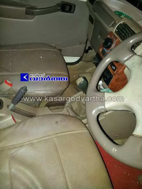 ബോവിക്കാനത്തും പൊവ്വലിലും സംഘര്ഷം; കടകളും വാഹനങ്ങളും തകര്ത്തു; ആരിക്കാടിയില് റോഡ് ഉപരോധം