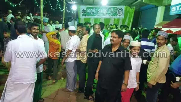 27 ാം രാവില് പ്രാര്ത്ഥനാനിരതരായി വിശ്വാസികള്; സിയാറത്തിനും മറ്റുമായി എത്തിയത് ആയിരങ്ങള്