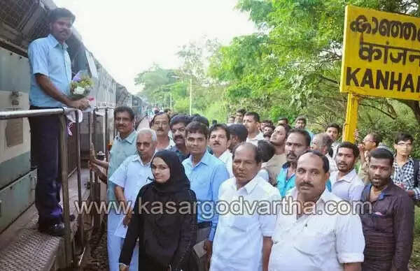 ഓഖ എക്സ്പ്രസിന് കാഞ്ഞങ്ങാട് വരവേല്പ്