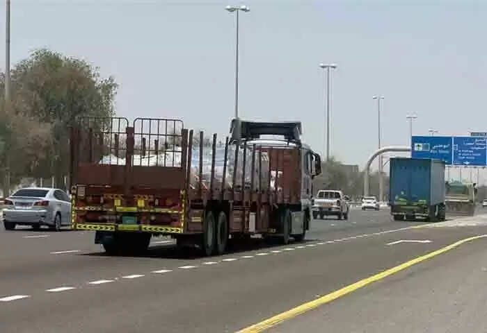 Ban | അബൂദബിയില് വലിയ വാഹനങ്ങള്ക്കും തൊഴിലാളികളുമായി പോകുന്ന ബസുകള്ക്കും നിയന്ത്രണമേര്പെടുത്തി