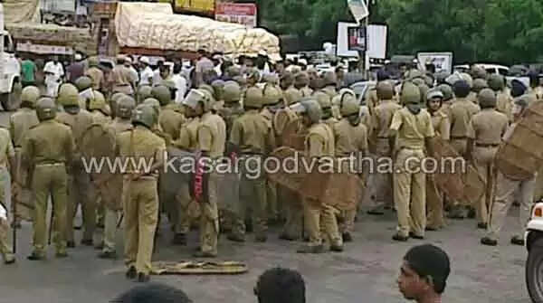 ഫേസ് ബുക്ക് പ്രചരണം: കുമ്പളയില് പ്രതിഷേധ പ്രകടനം