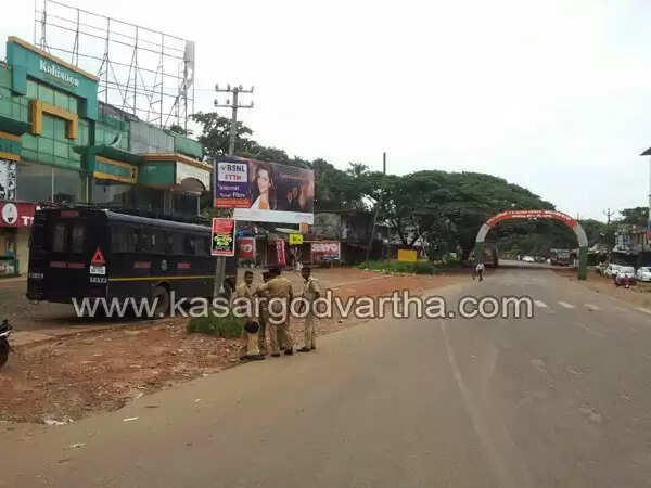 കുമ്പളയിലെ സി.പി.എം പ്രവര്ത്തകന്റെ കൊല: ഹര്ത്താല് പൂര്ണം, വിവിധ സ്ഥലങ്ങളില് പ്രകടനങ്ങള്