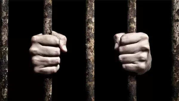 ഇരുനിലവീട്ടില് പെണ്വാണിഭം നടത്തിയ കേസിലെ 6 സ്ത്രീകളടക്കം 9 പ്രതികള് റിമാന്ഡില്