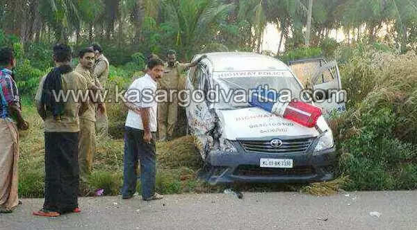 മൈലാട്ടിയില് പോലീസ് വാഹനവും അയ്യപ്പ ഭക്തര് സഞ്ചരിച്ച ബസും കൂട്ടിമുട്ടി